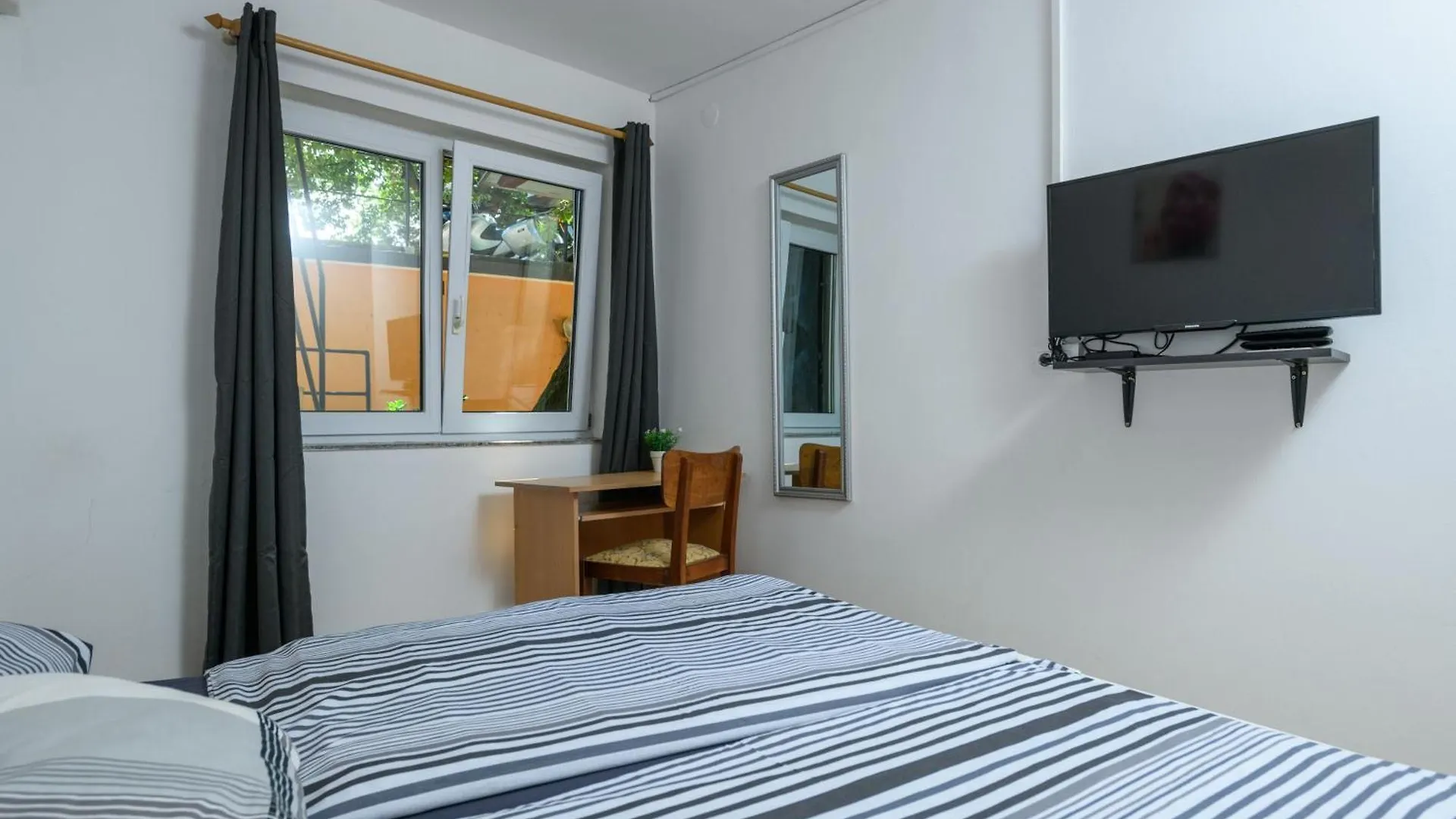 Wunderschoenes Ferienhaus In Pomer Mit Garten Pula Croatia