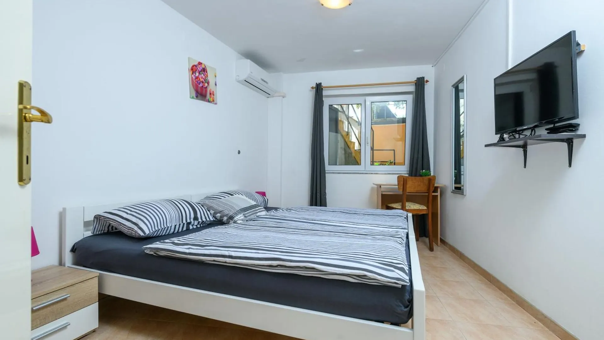 Wunderschoenes Ferienhaus In Pomer Mit Garten Pula Holiday home