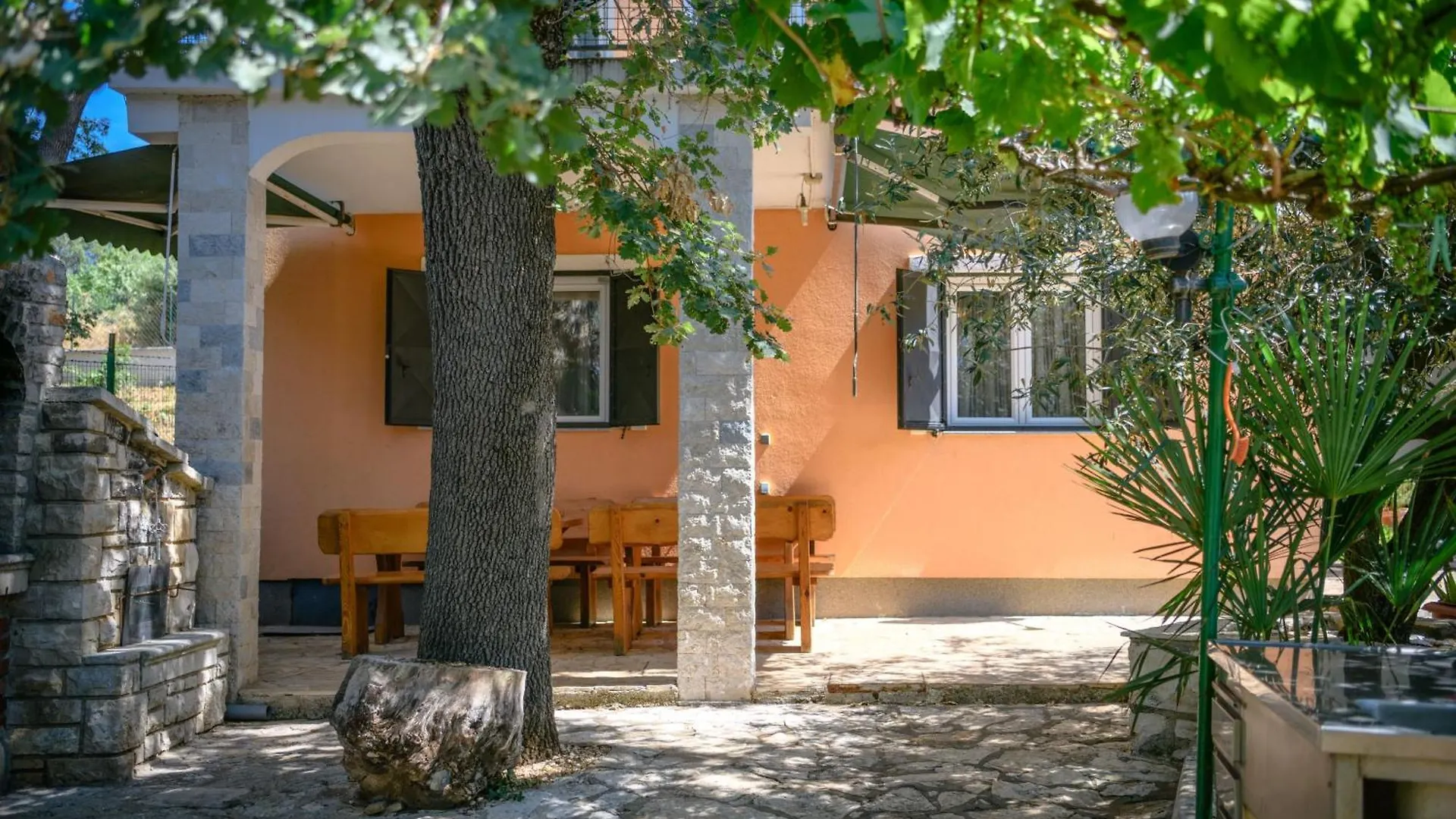Wunderschoenes Ferienhaus In Pomer Mit Garten Pula 0*,  Croatia