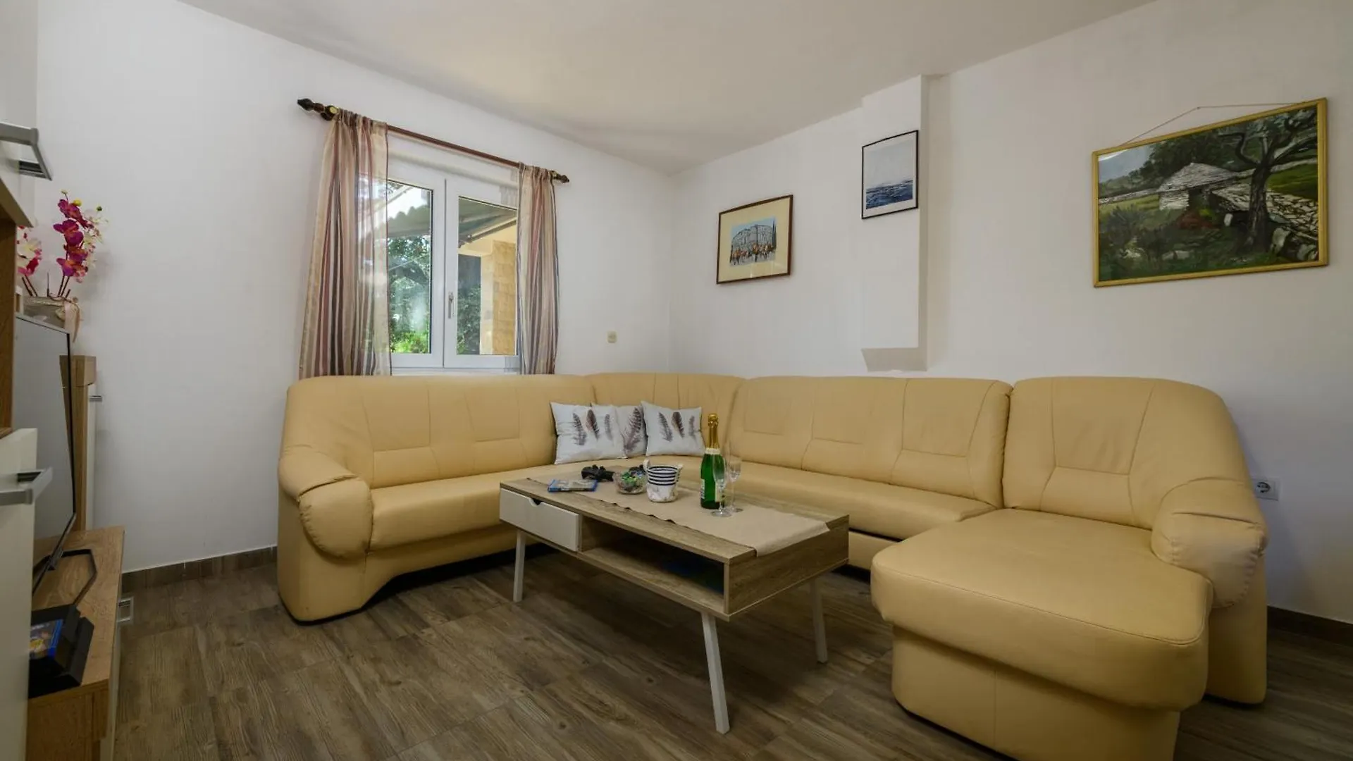 Holiday home Wunderschoenes Ferienhaus In Pomer Mit Garten Pula
