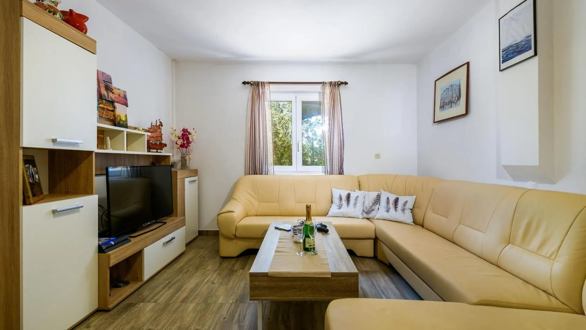 Wunderschoenes Ferienhaus In Pomer Mit Garten Pula 0*,