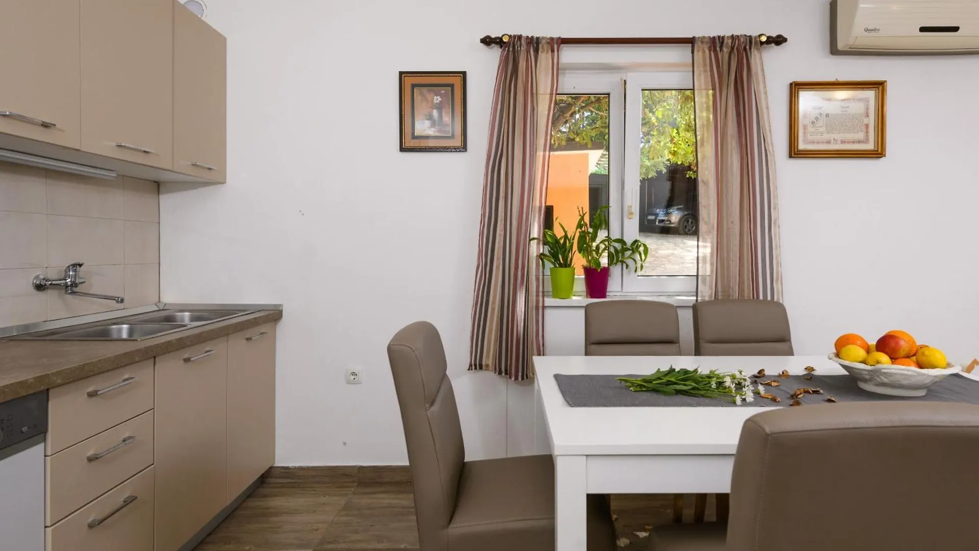 Wunderschoenes Ferienhaus In Pomer Mit Garten Pula Holiday home