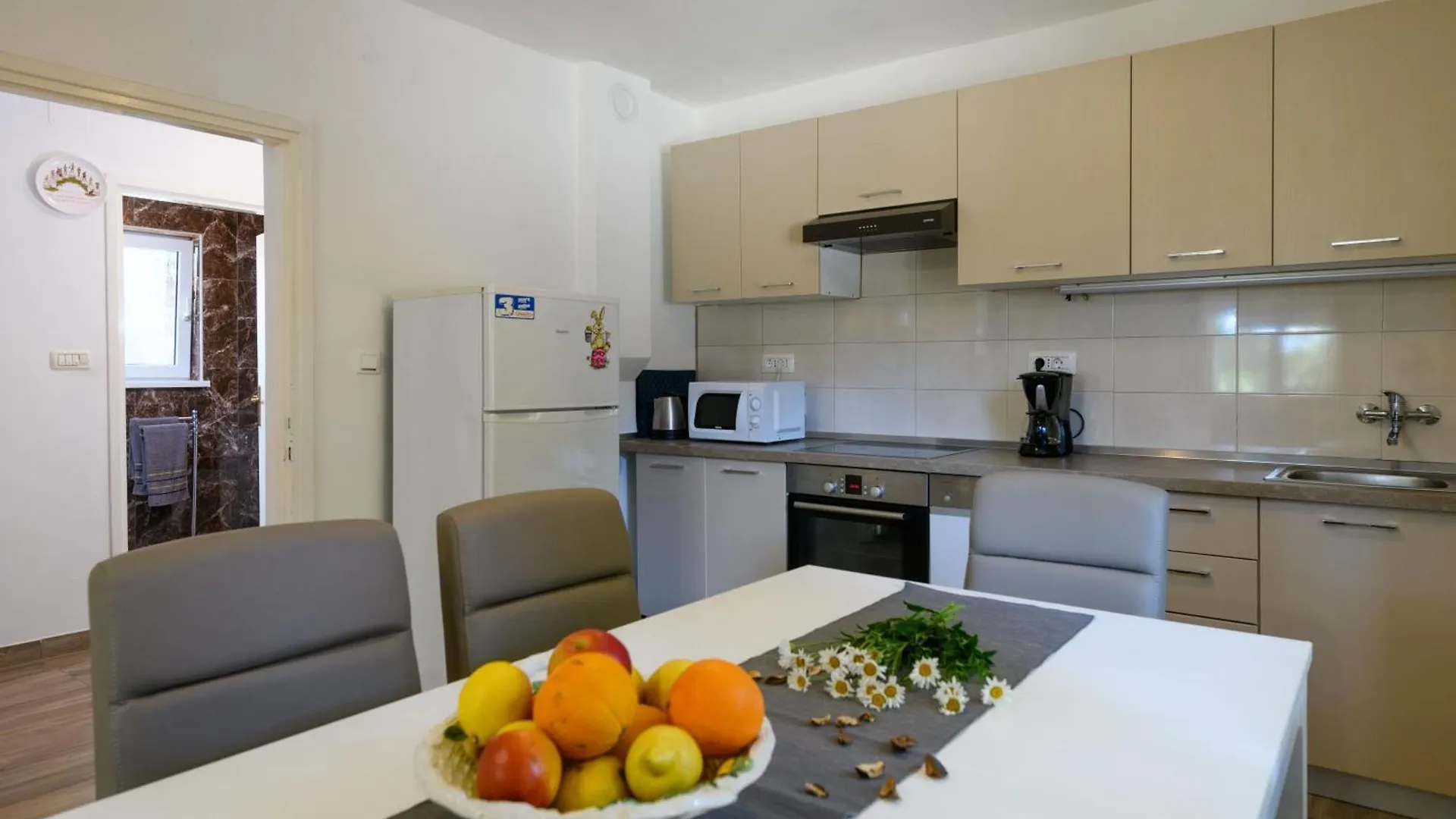Wunderschoenes Ferienhaus In Pomer Mit Garten Pula 0*,  Croatia